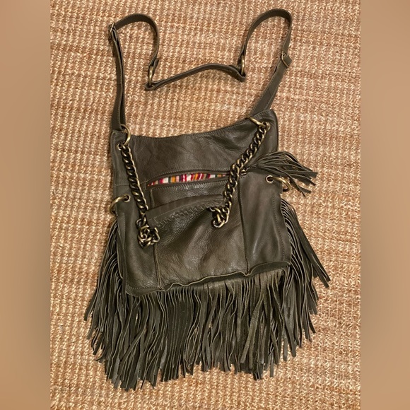 Cut ‘N Paste Lia Saddlebag w/Chain - Picture 4 of 8